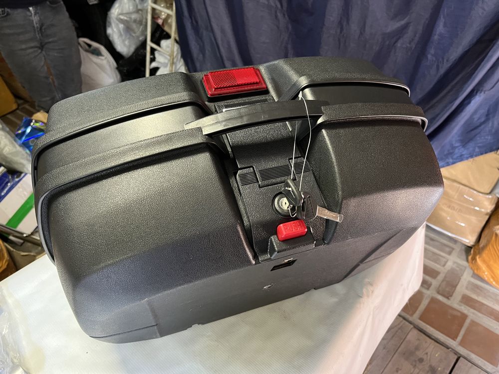 Ящик Helmet Box центральный кофр 50л