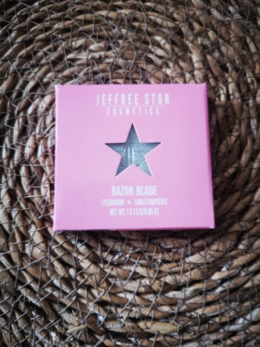 NOWY Cień do powiek srebrny JEFFREE STAR RAZOR BLADE