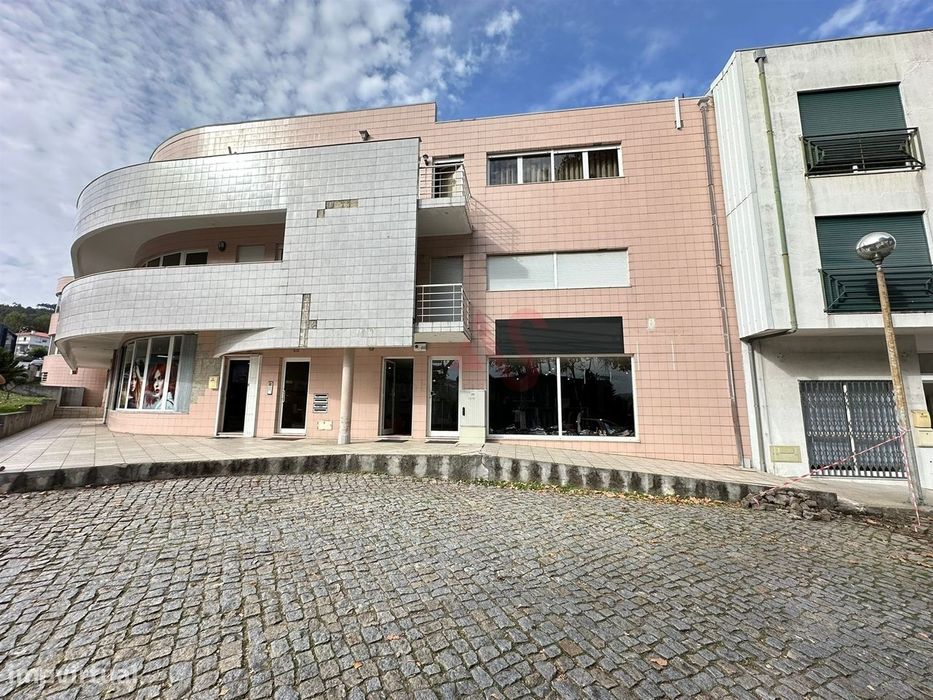 Loja Comercial com 118 m² | Excelente Montra | Zona Central de Nespere