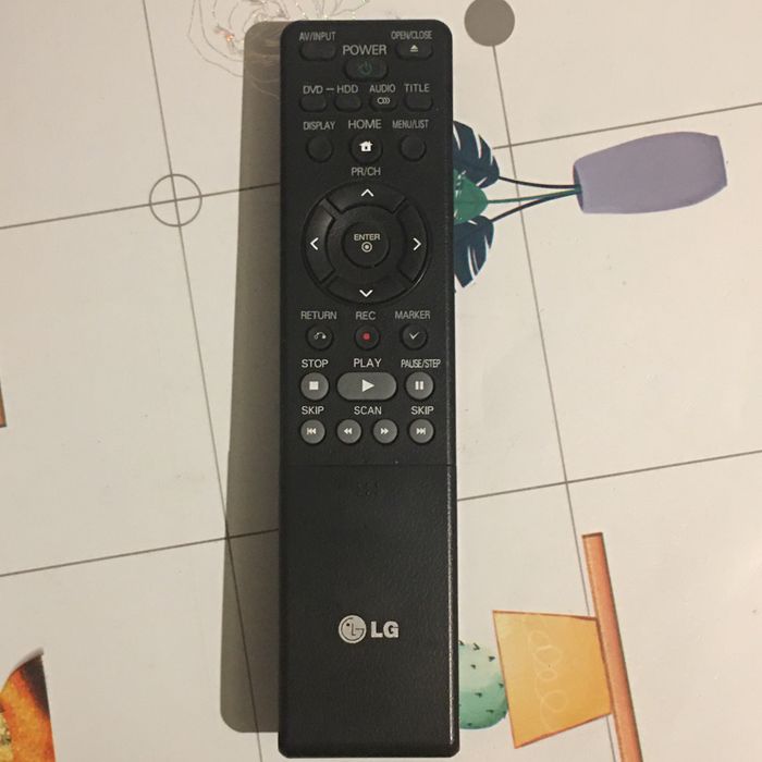 Pilot LG nagrywarka DVD/HDD AKB3616