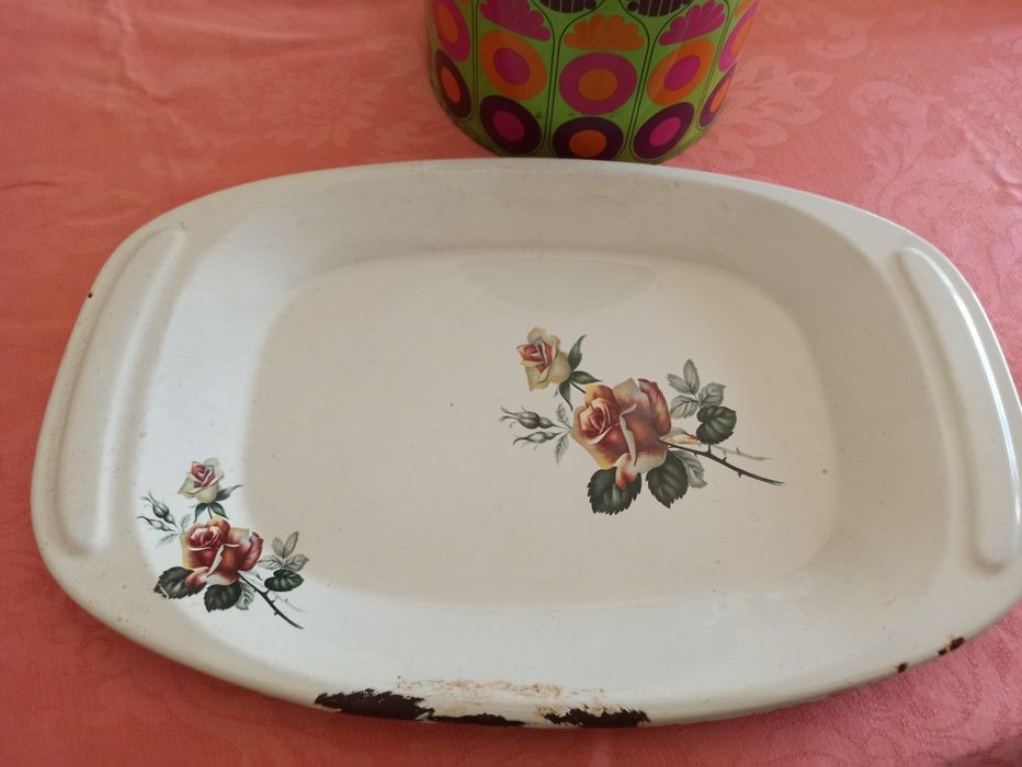 Travessa e caixa antigas de esmalte