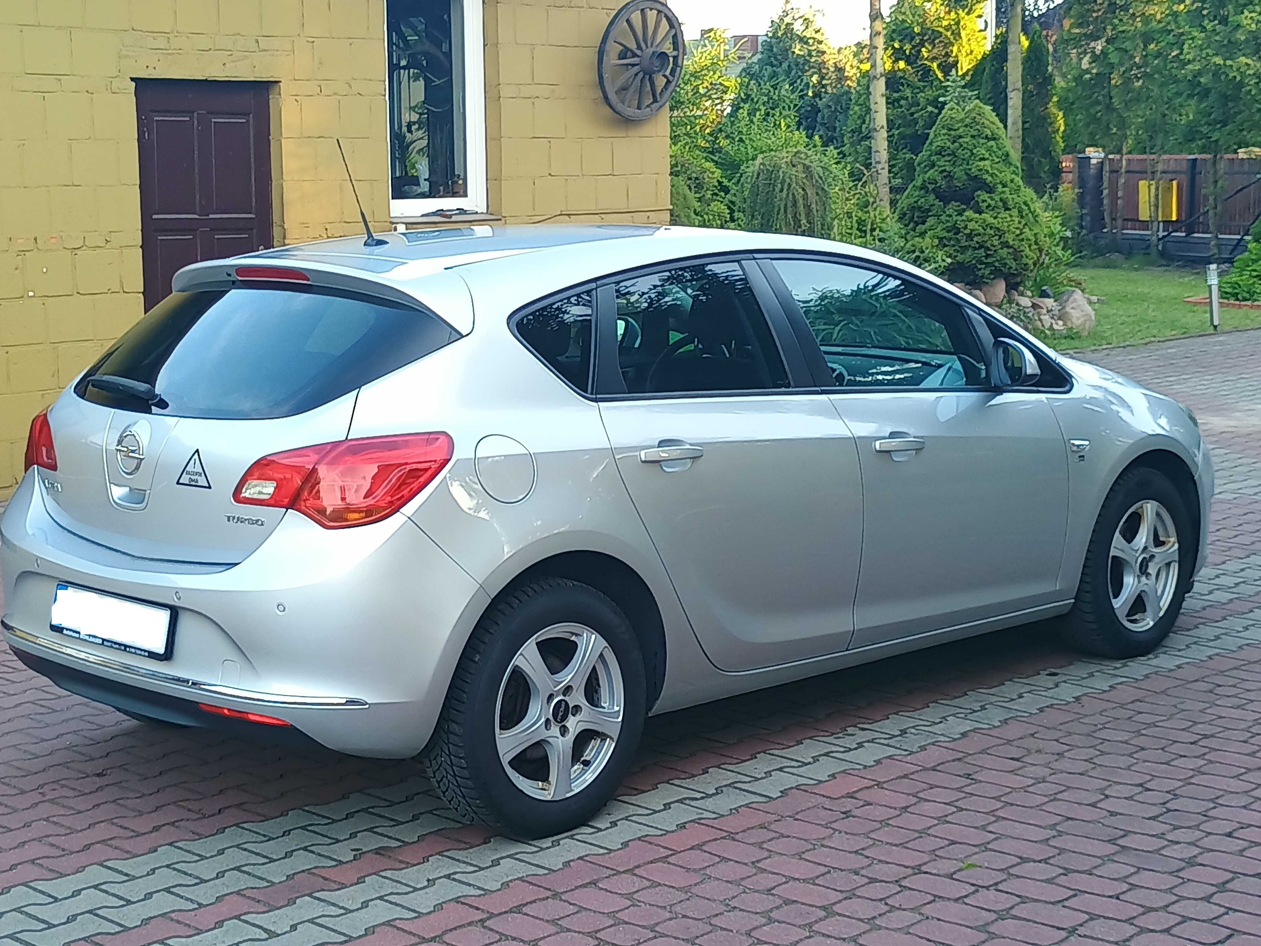 Opel Astra J 1,4T 140 KM BENZYNA 2013r