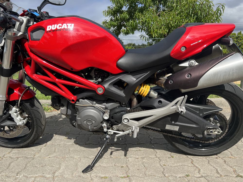 Ducati Monster 696