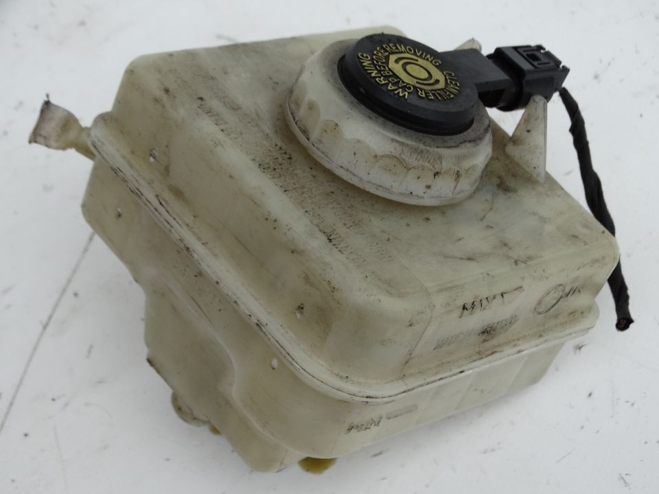 ZBIORNIK ZBIORNICZEK PŁYNU HAMULCOWEGO CZUJNIK BMW E60 E61 E63 E64 F-VAT