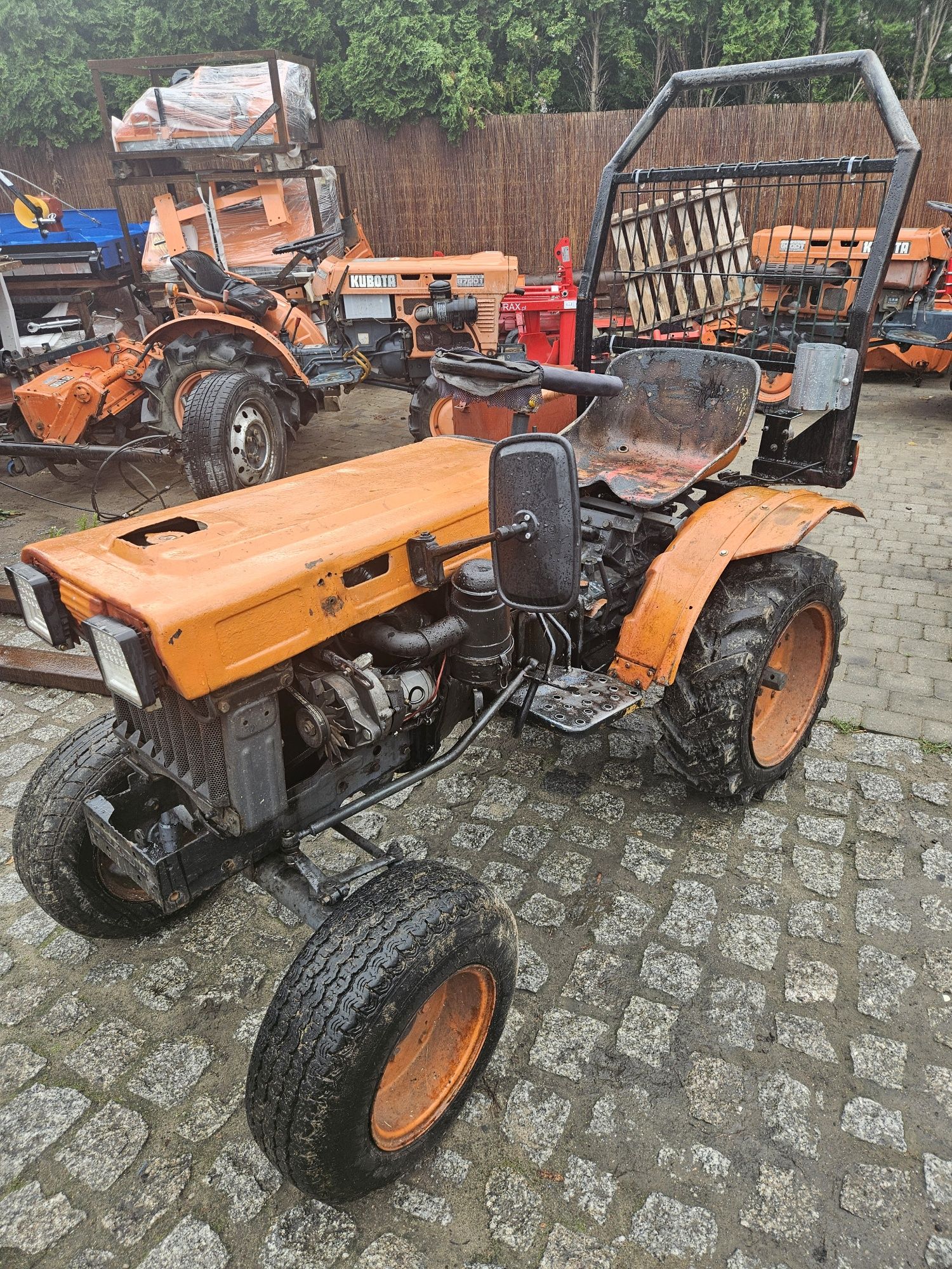 Kubota B6000 mini traktorek ogrodniczy yanmar iseki mitsubishi
