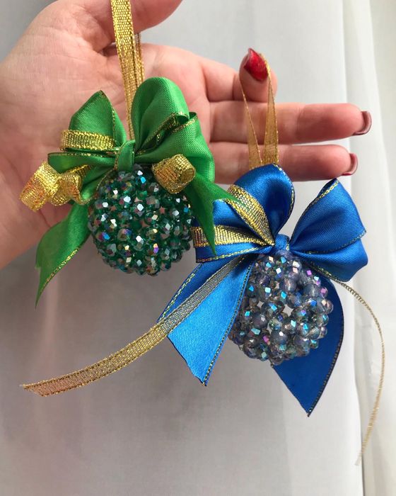 Новогодние игрушки на елку ручной работы из бусин