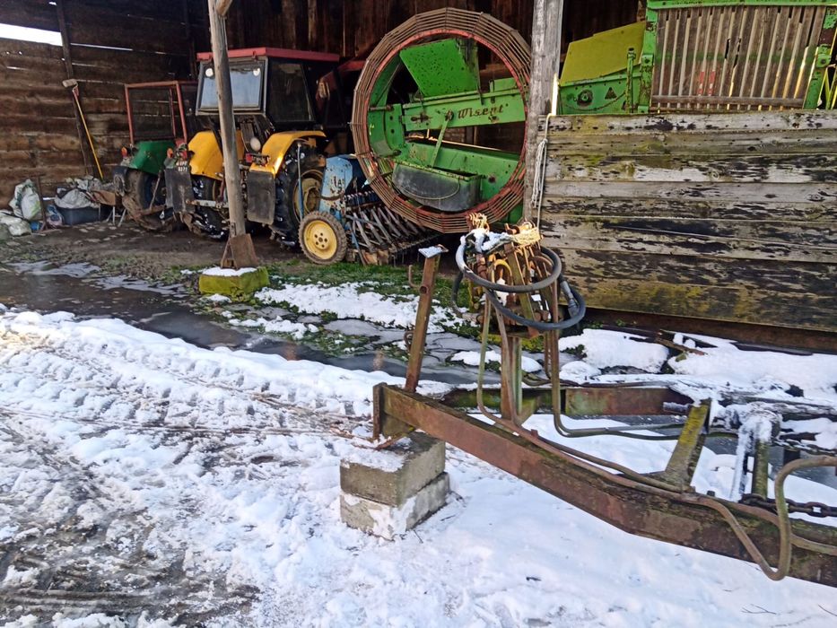 Przyczepa samozaładowcza do słomy