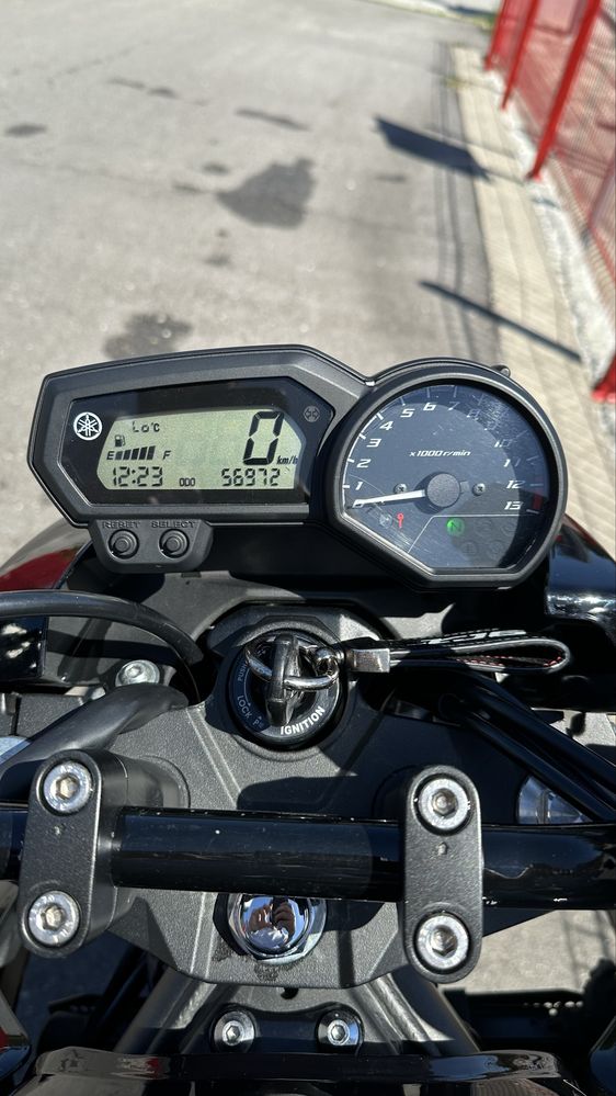 Yamaha xj6n do ano 2013.