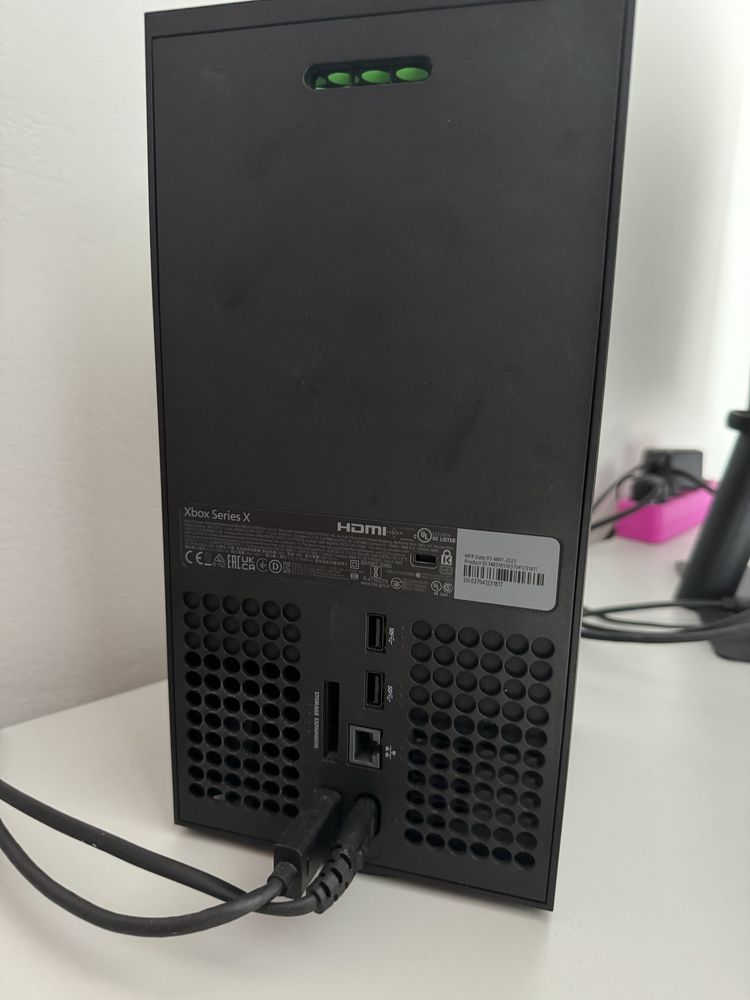 Konsola Xbox Series X z napędem 4K + Ea FC 25, F1 (24), Outlast.