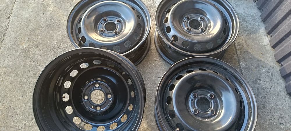 Диски Reno Dokker R15 4*100 6J ET-40. 4шт