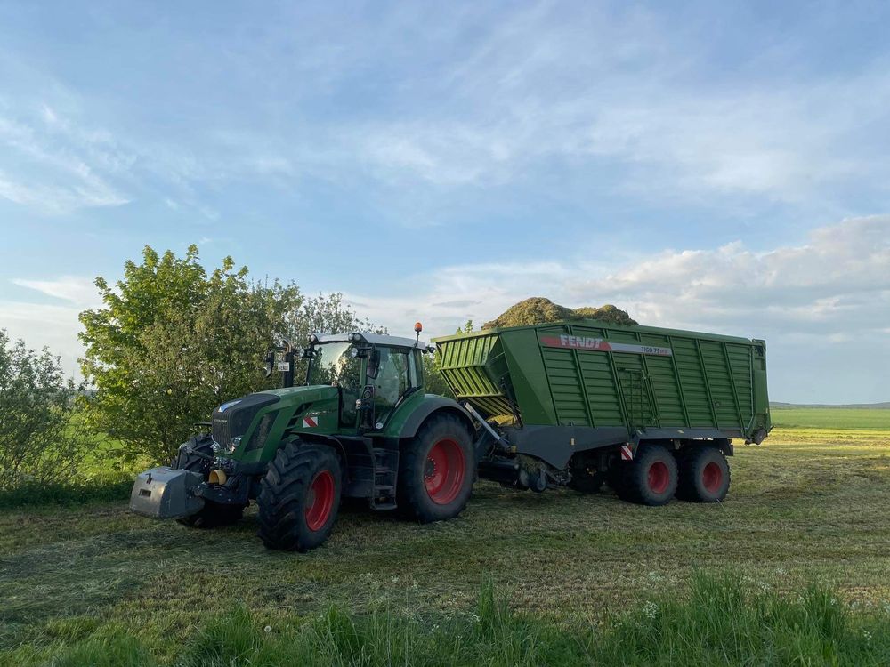 Zbiór traw przyczepą samozbierajaca fendt 75