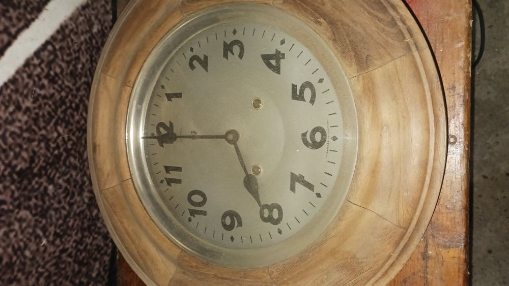 Relogio de parede em bom estado de conservação.