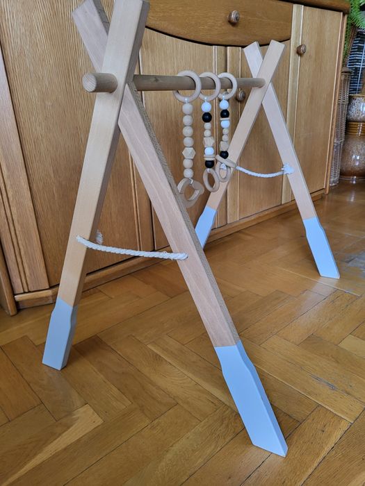 Drewniany stojak Montessori