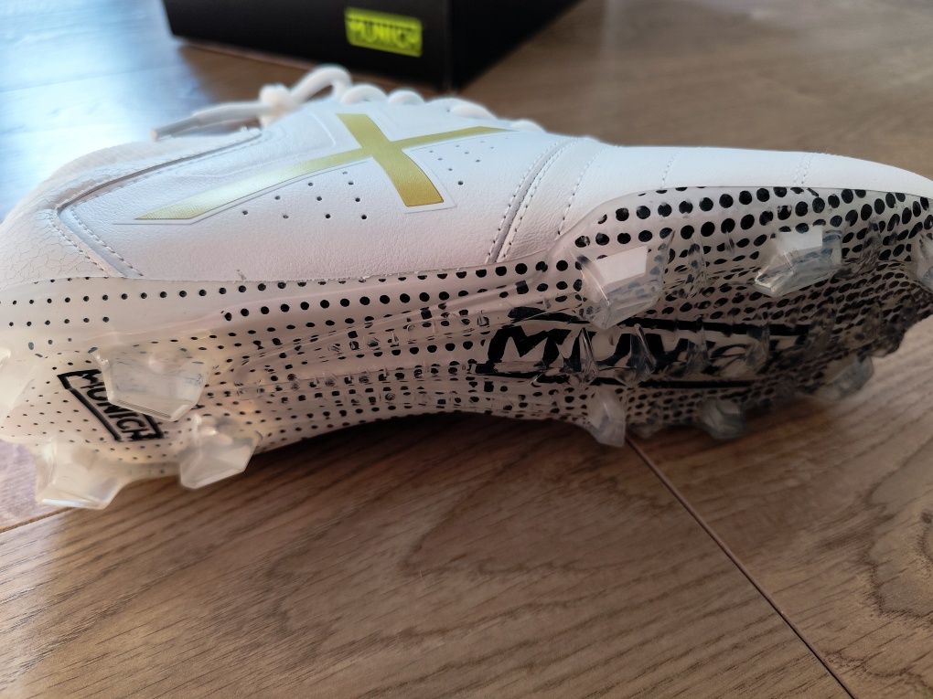 Buty piłkarskie Munich Trick FG blanco męskie korki lanki 28 cm