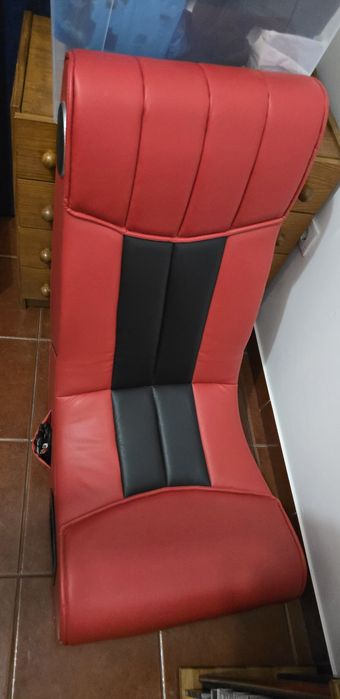 Cadeira com colunas ( ler descrição )