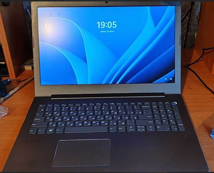Ноутбук Lenovo IdeaPad 520-15IKB, гарний стан, IPS/i5/12ГБ/1ТБ
