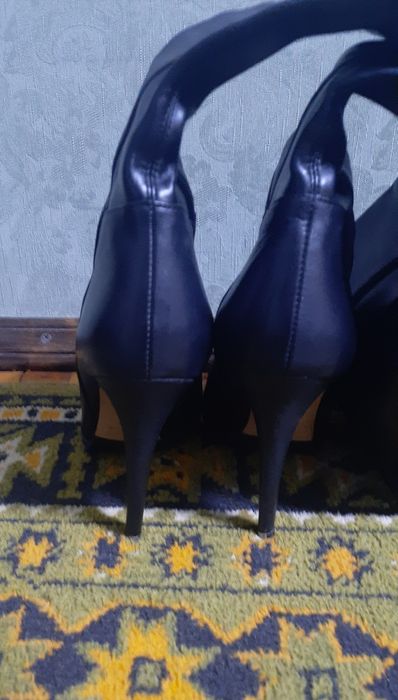 Продам чорні ботфорти