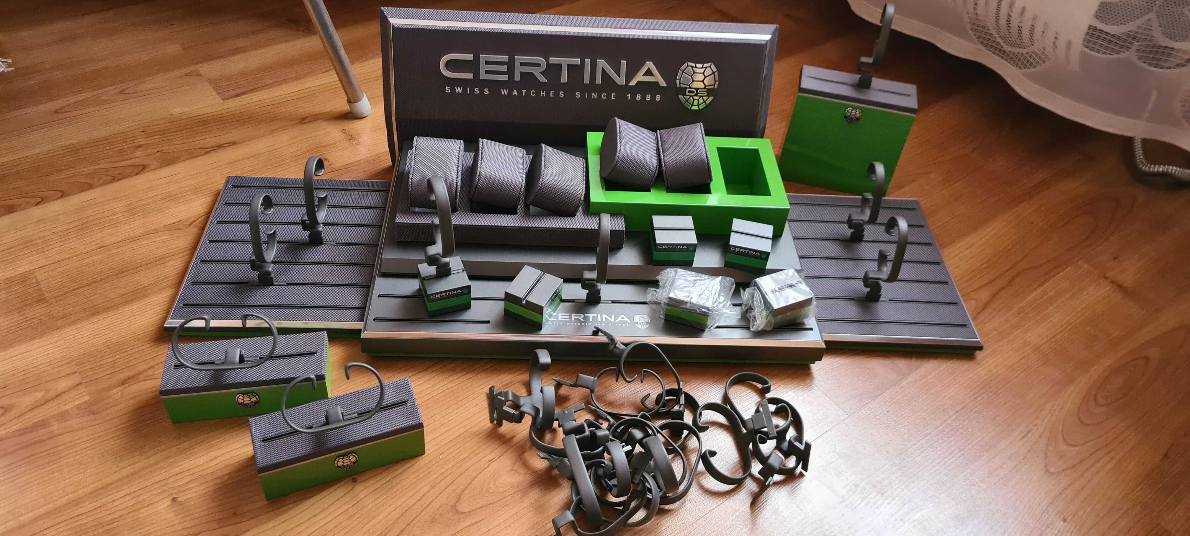 Дісплей для продажу годинників Certina