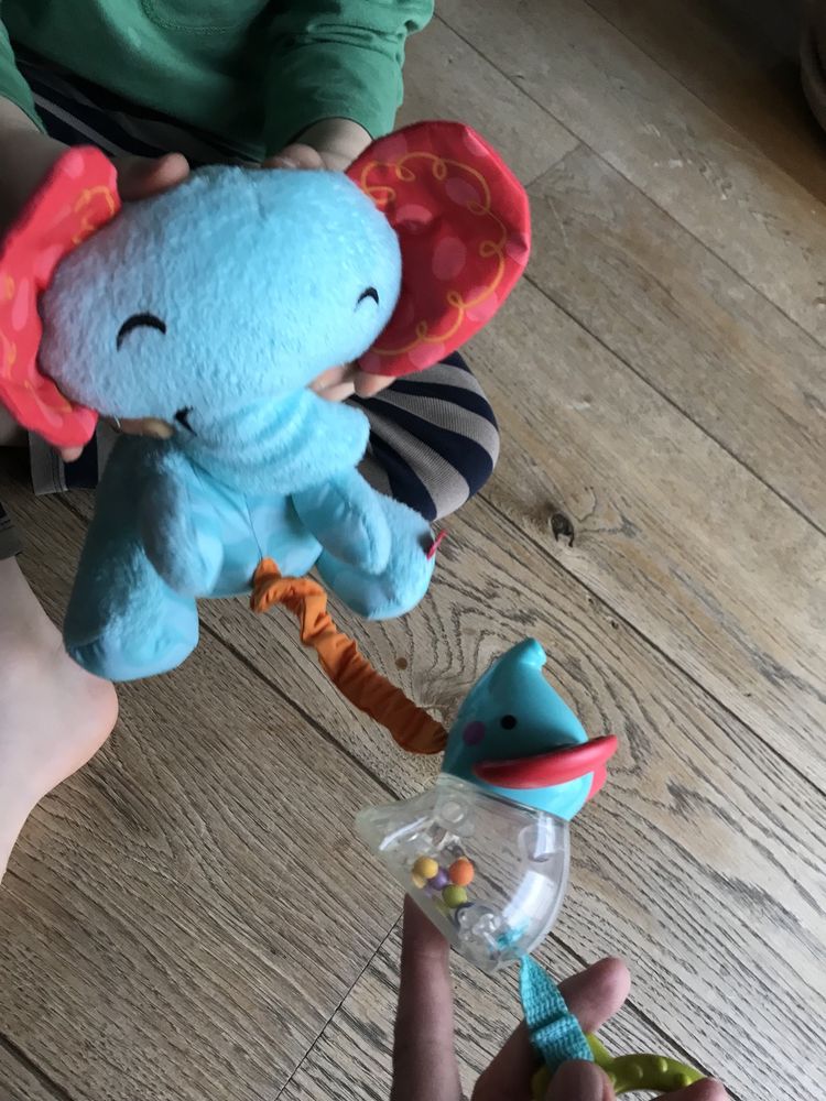 Fisher price - zawieszka pluszowe wesołe słoniki + 2 grzechotki