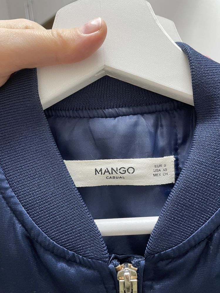 Жіноча куртка бомпер Mango