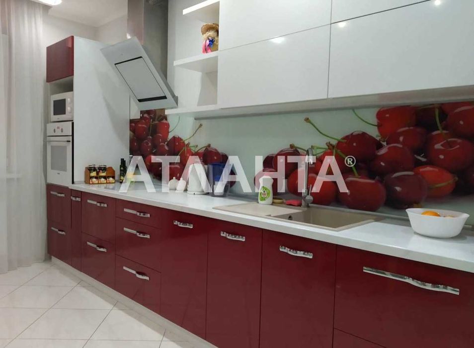 3-комнатная квартира с ремонтом в ЖК «Романовский», Слободка