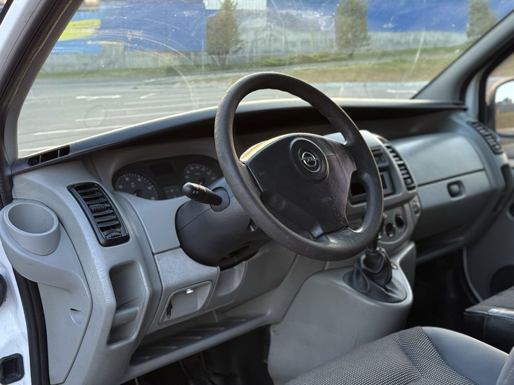 Бус Opel Vivaro 2006 (1.9dCi) мінівен, можливий обмін vito, trafic, t5