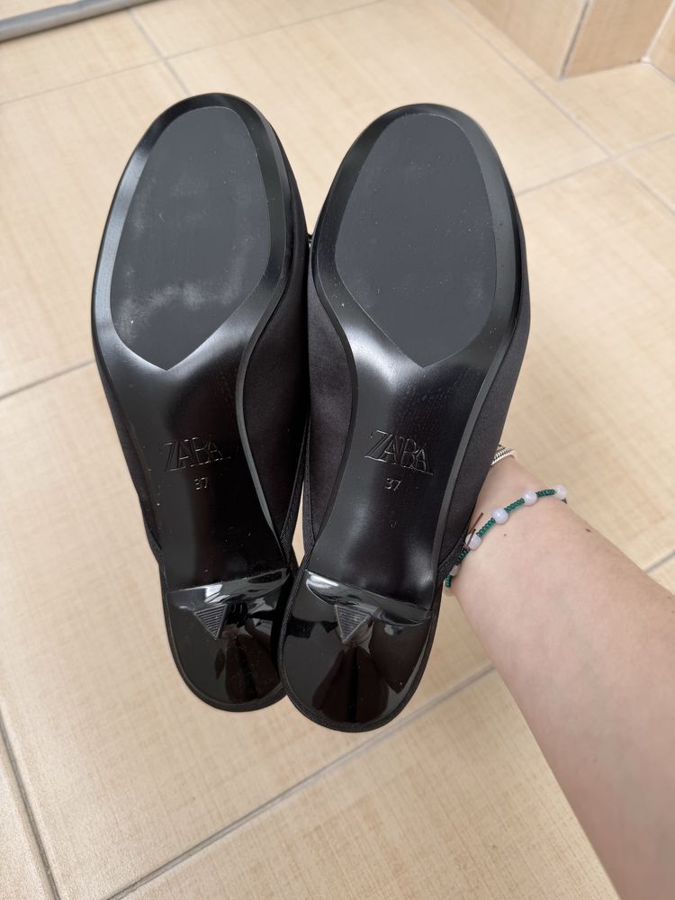 Атласні мюлі від zara на невеличкому підборі