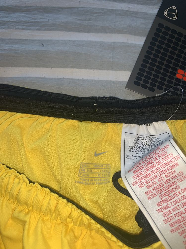 Calções da Nike Amarelo