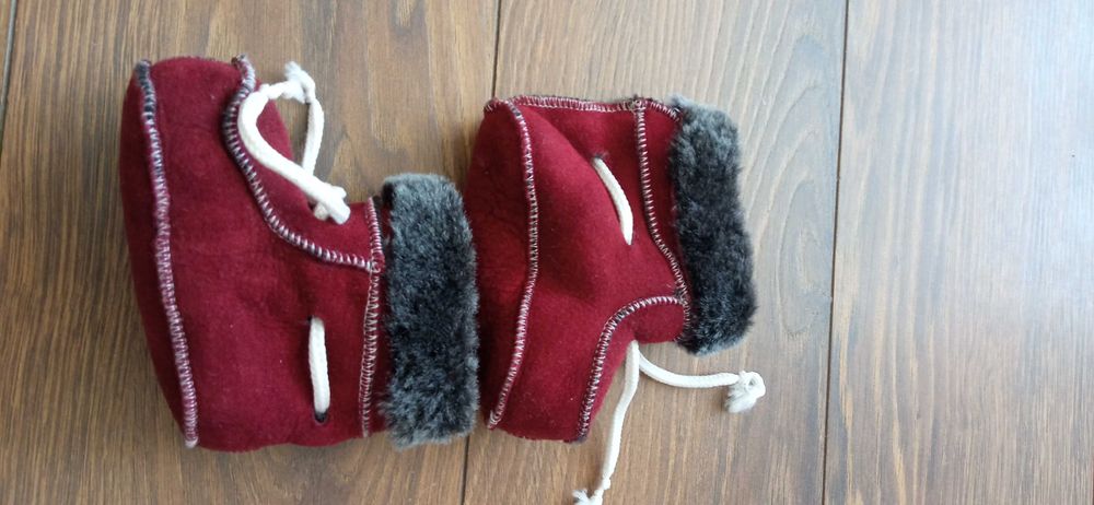 Niechodki góralskie, skóra nat. z futerkiem, r. 18, unisex nowe