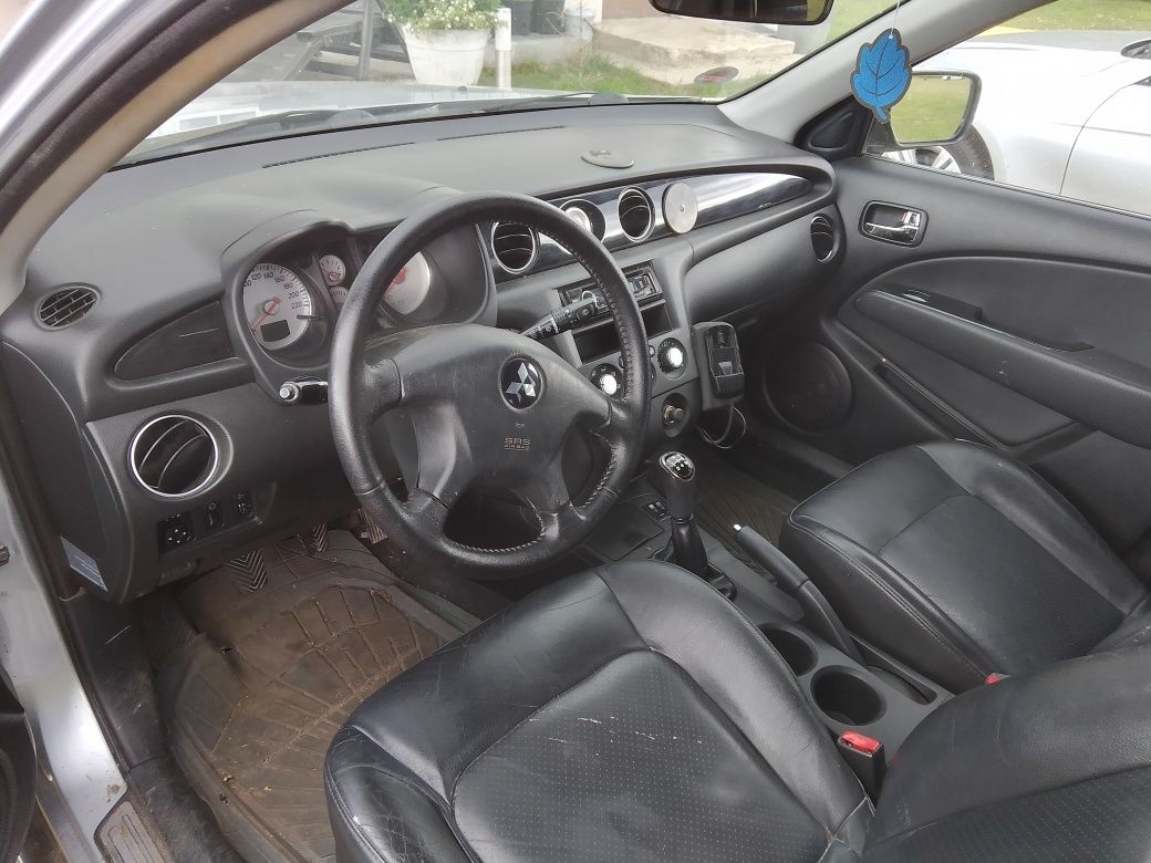 Mitshubishi Outlonder 2.0 i 4x4 opis