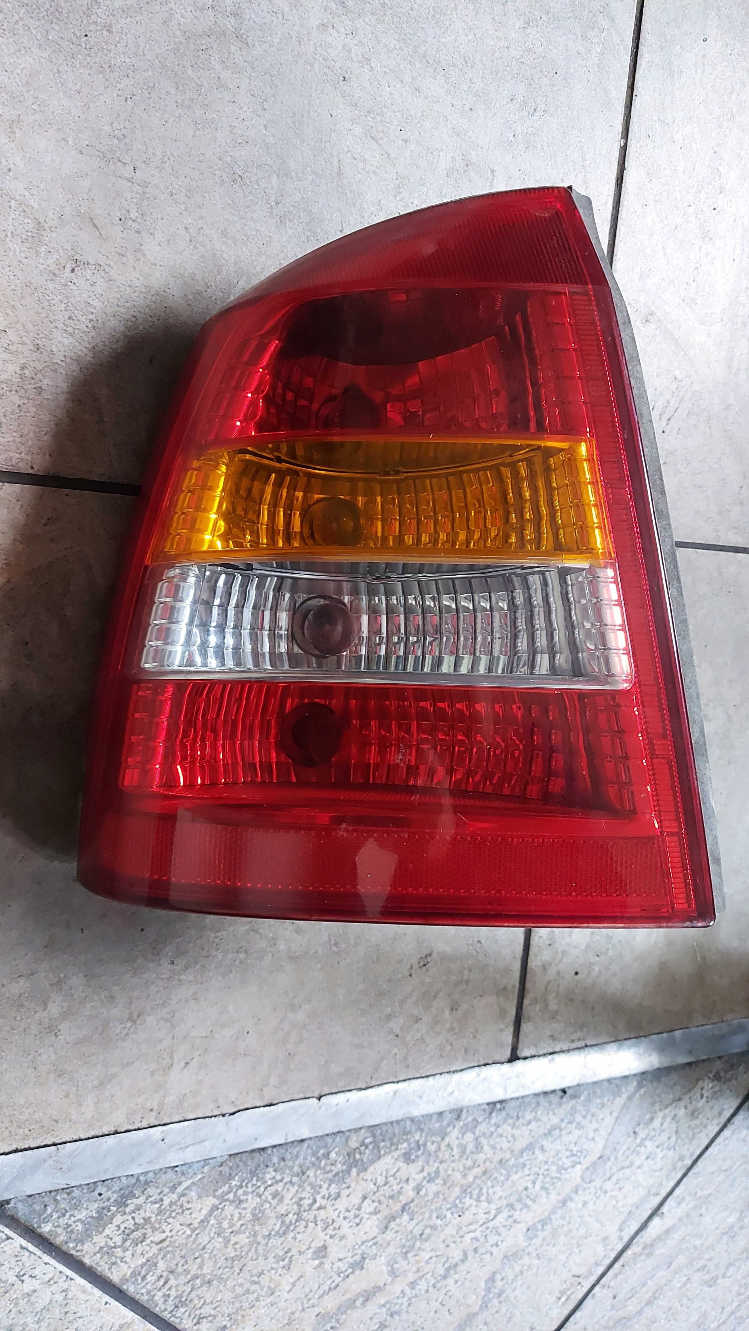 Opel Astra G II sedan lampa lewa tylna EU Fv transport/dostawa
