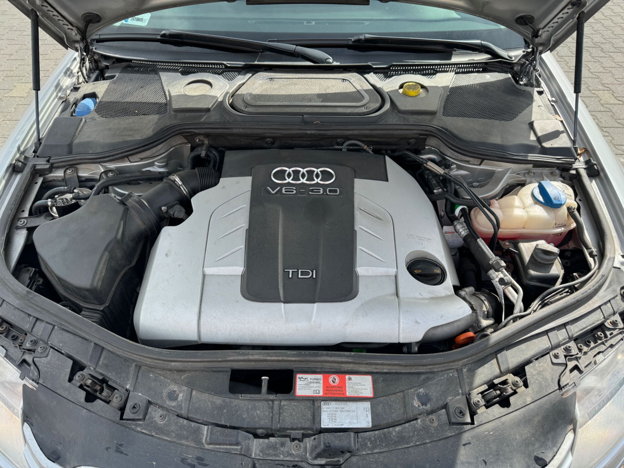 Audi A8, 2008 r. diesel quatrro 240 tyś. km. rodzinny bdb stan