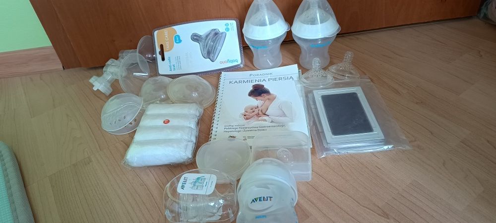 Zestaw dla przyszłej mamy i dziecka. Butelki ze skoczkami,