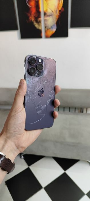 ремонт iPhone  айфон заміна задніх кришок iPhone на спеціальному лазер