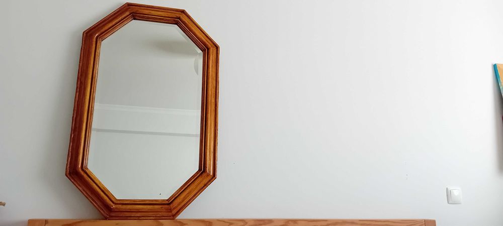 Espelho Vintage Biselado com moldura em Madeira