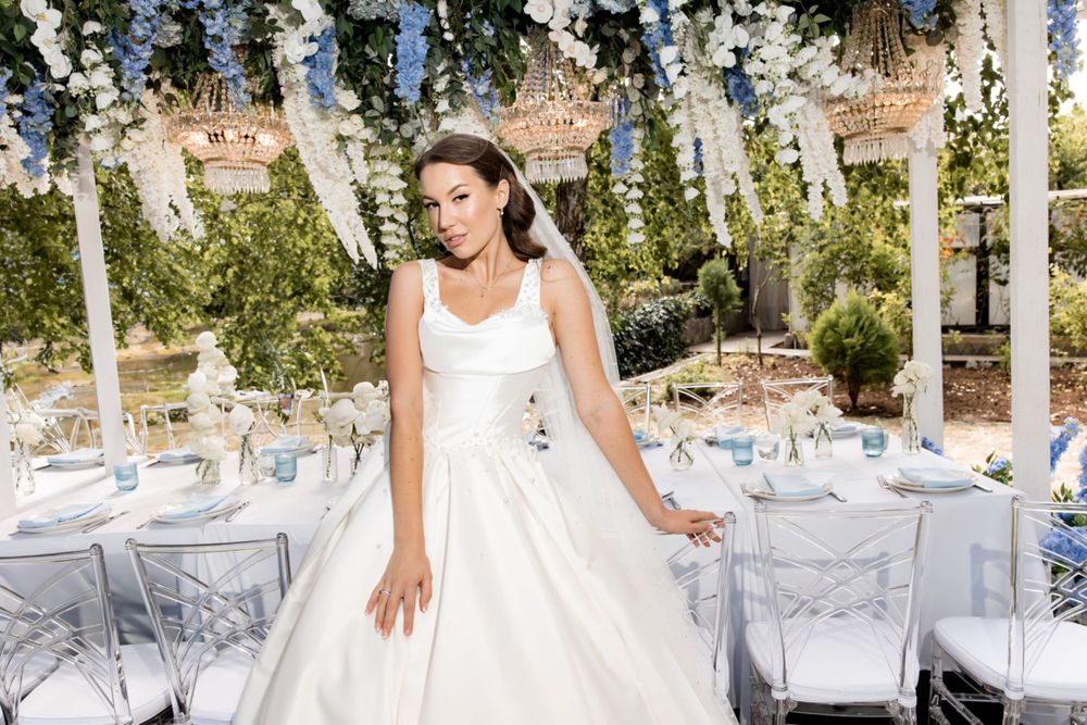 Розкішна весільна сукня з перлинами