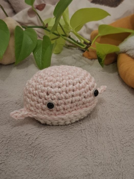 Maskotka wieloryb na szydełku