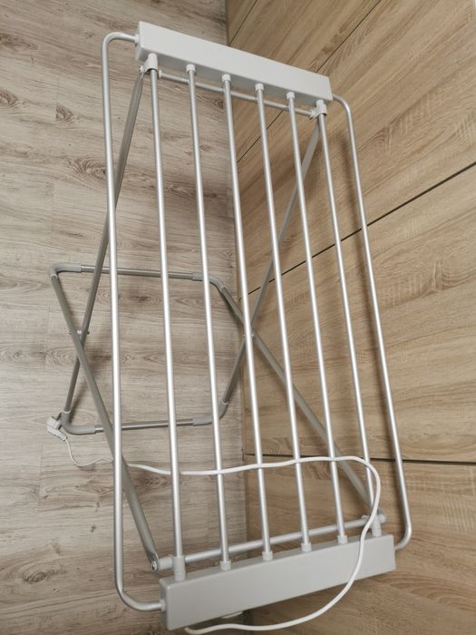 Elektryczna stojąca suszarka do prania, rozkładana