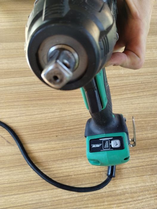 Młot pneumatyczny do opon