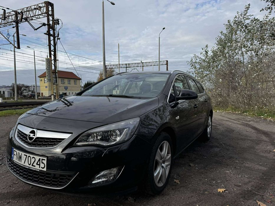 Opel Astra J 1.7cdti 125km 2011r