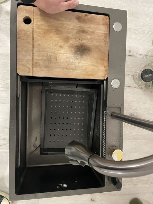 Zlew jednokomorowy z wyposazeniem, 4 tryby natryskowe