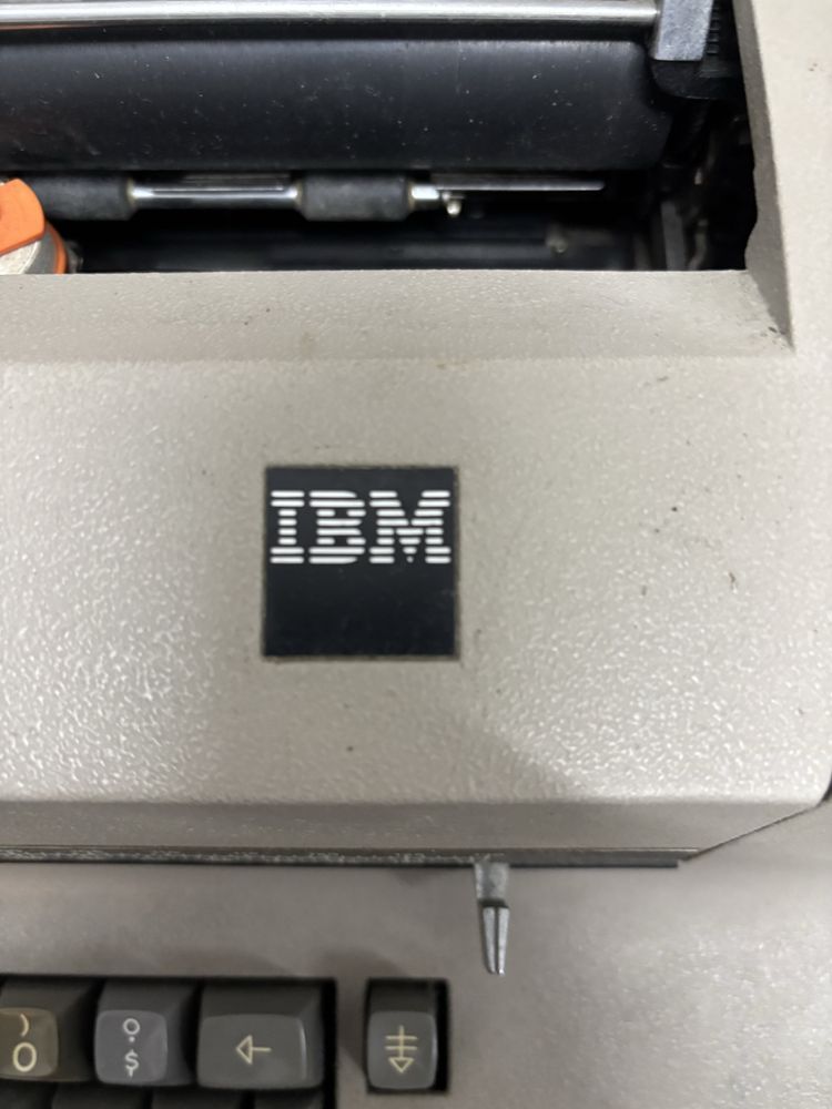 Maquina de escrever IBM XYD