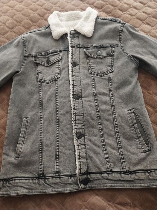 Продаю мужскую джинсовую курточку