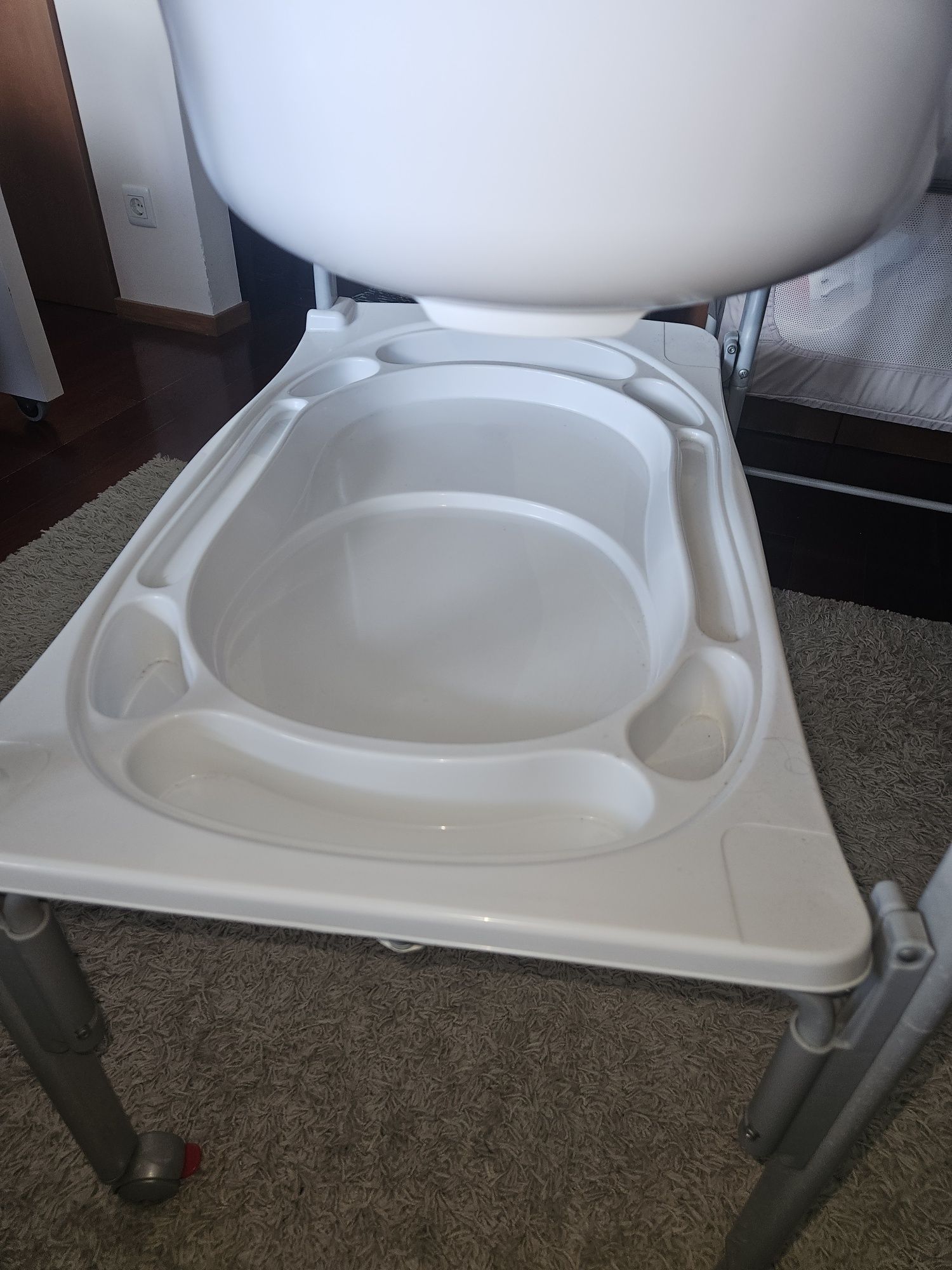 Banheira ergonómica e trocador Brevi