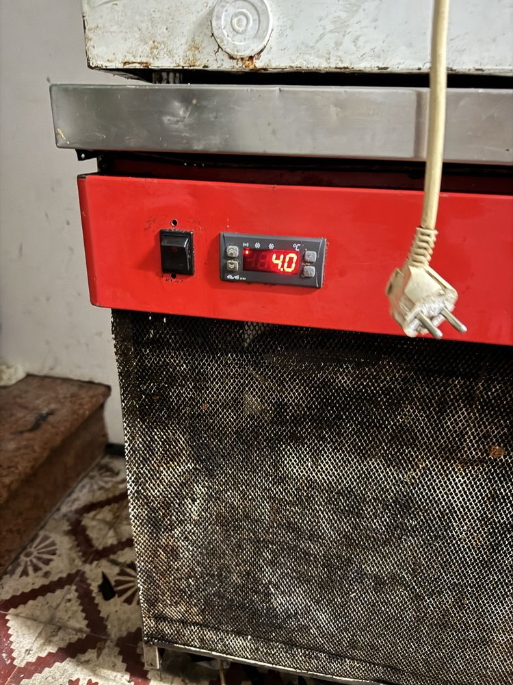 Bancada refrigerada com duas portas