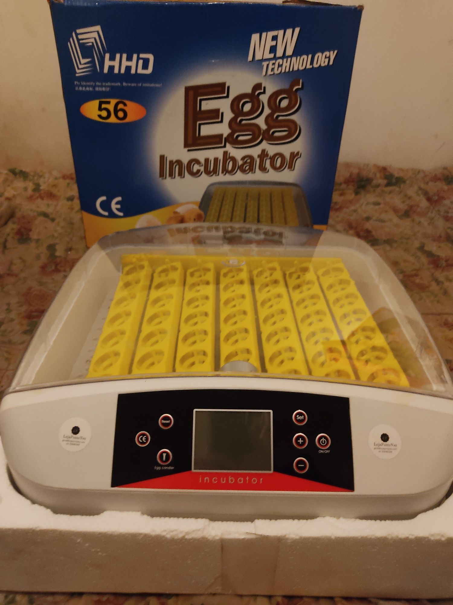 Vendo incubadora como nova automática 56 ovos de galinha,