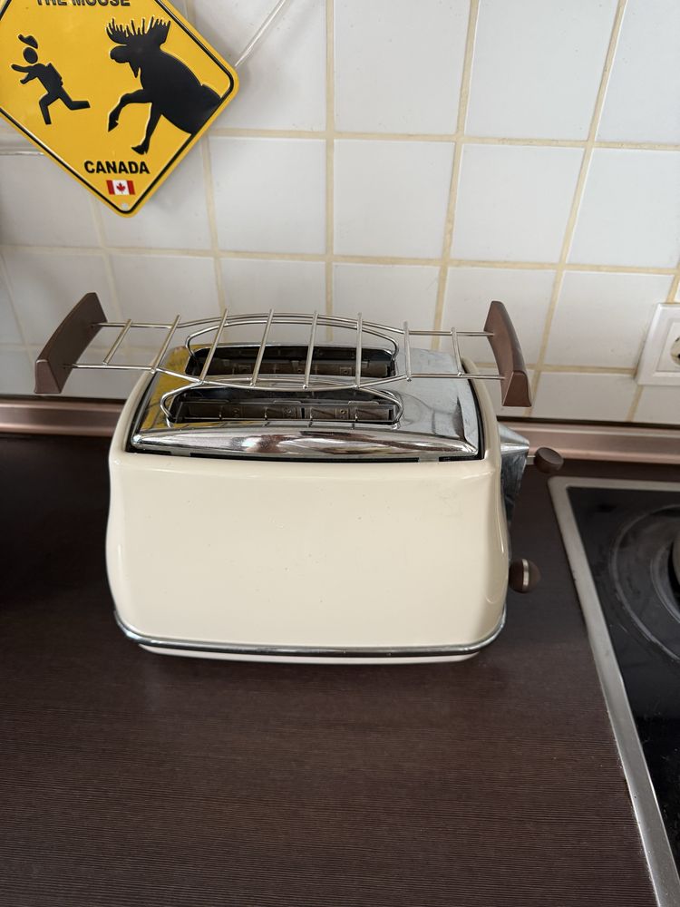 Тостер Delonghi