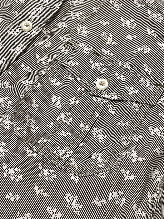 Мужская рубашка в цветочек , серого цвета