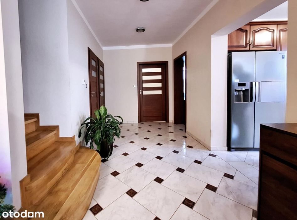 Dom wolnostojący 165m2, garaż, 6 pokoi, blisko szkoła, duża 1012m2