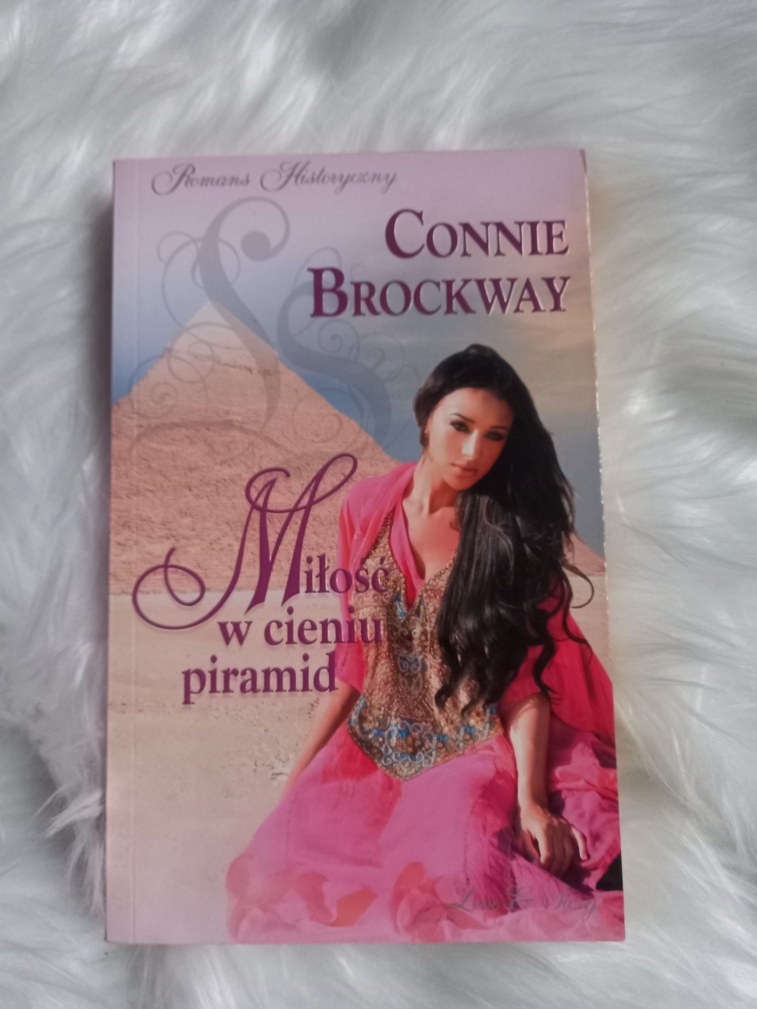 Książka Miłość w cieniu piramid Romans historyczny  Connie Brockway